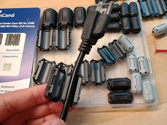 खरीदें ईएमआई/आरएफआई दमन और कस्टम डिजाइन विकल्पों के लिए 155 ओम प्रतिबाधा के साथ स्नैप-ऑन फेराइट रिंग online manufacture